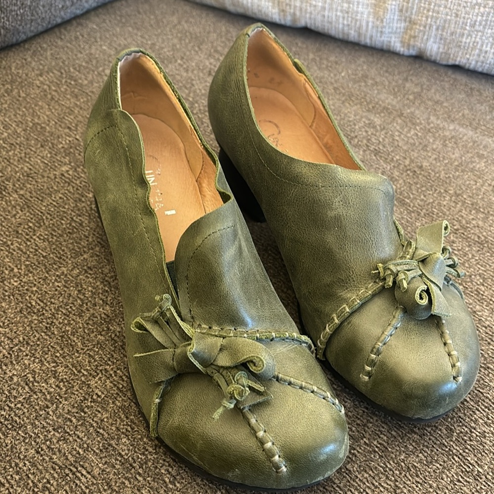 CUNZHAI Handmade Leather 
Green 40’s Stitch Heel Shoes‎ Size 6